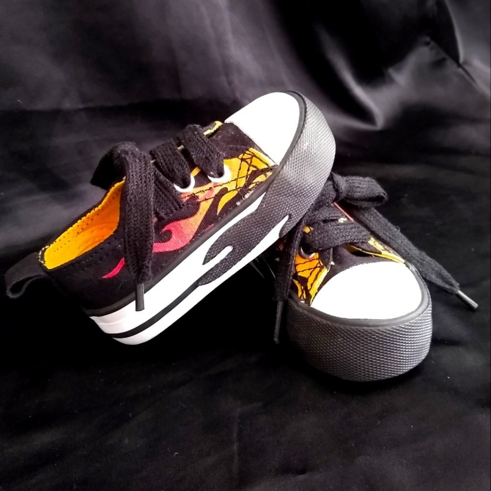 Koala kids flame sneakers